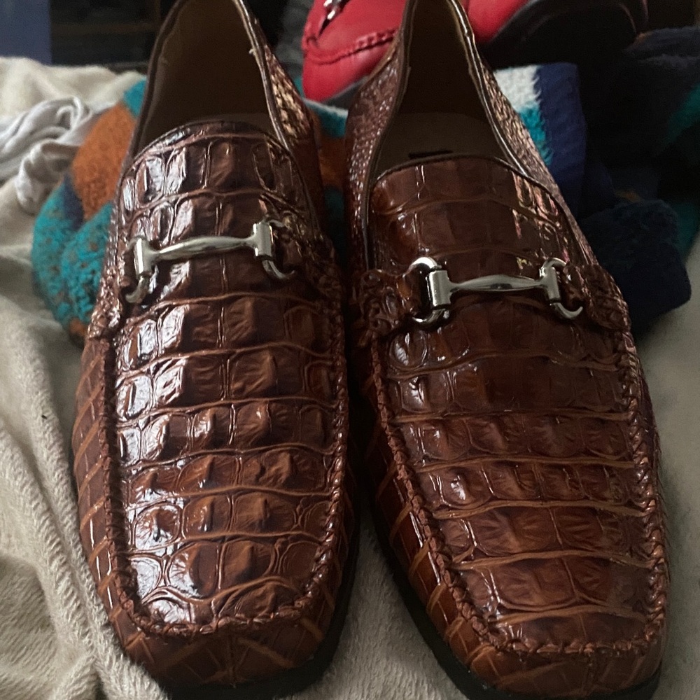 Elegant Brown Crocodile Pattern Loafers